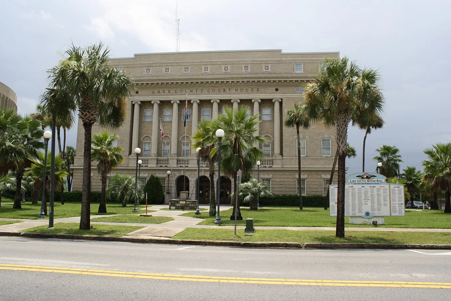 Tavares, FL, Courthouse, Lake County, 08-08-2010 (3)